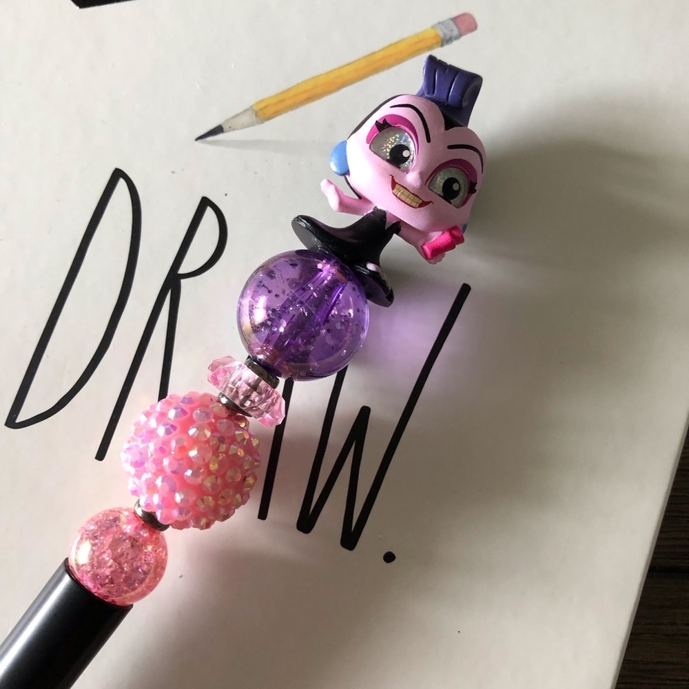 Disney Doorables: The Emperor’s New Groove: Yzma handmade beaded pen